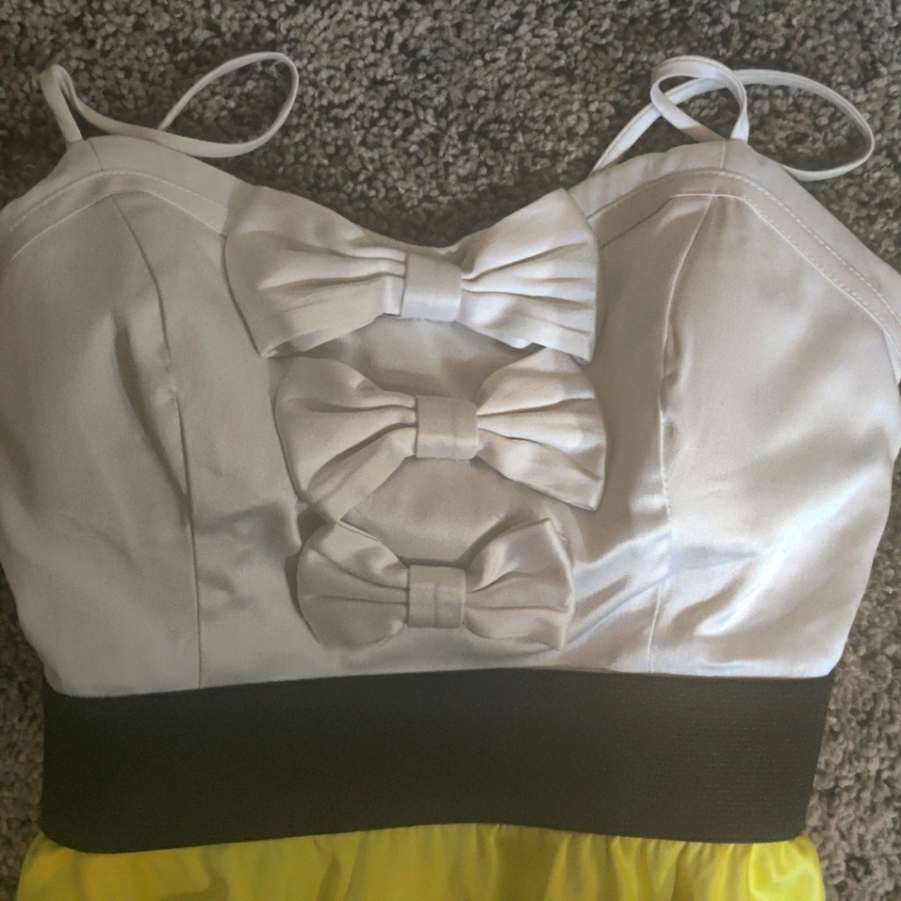 City triangles white bows silky dress